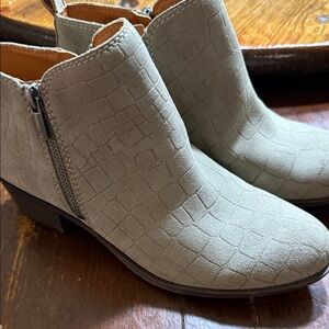 Lucky Brand Textured Gray Ankle Booties